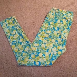 LuLaRoe Tall & Curvy women's leggings, fits size 14-18